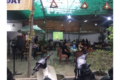 Thuê máy chiếu xem bóng đá giá rẻ nhất tại Hà Nội